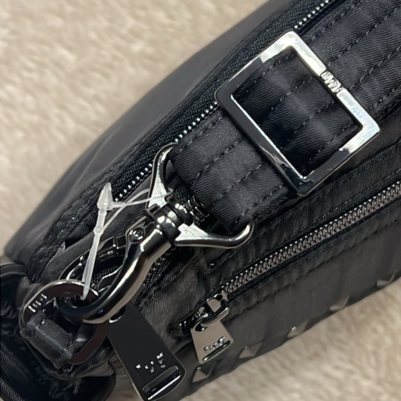 LUG Pacer Crossbody - Picture 6 of 15